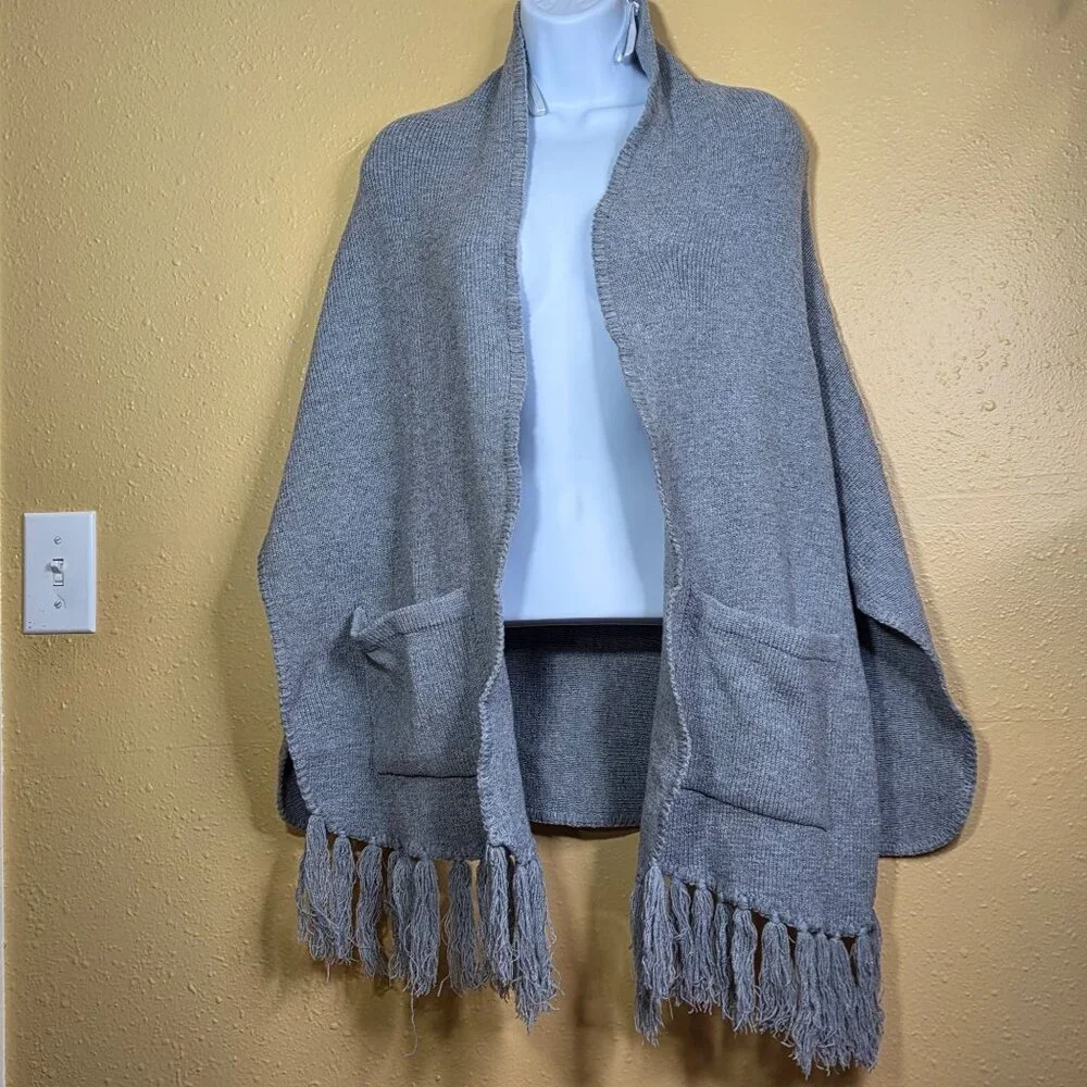 NWT On 34th Women's Whipstitch Edge Heather Gray Wrap